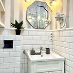 公寓 Ogrodowa Art Design 1-bedroom Apartment, *